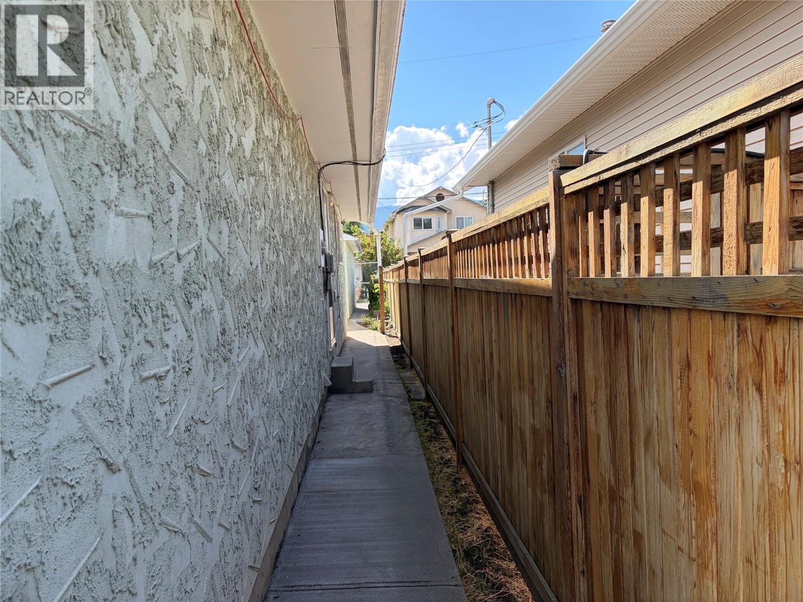 750 Revelstoke Avenue - 14