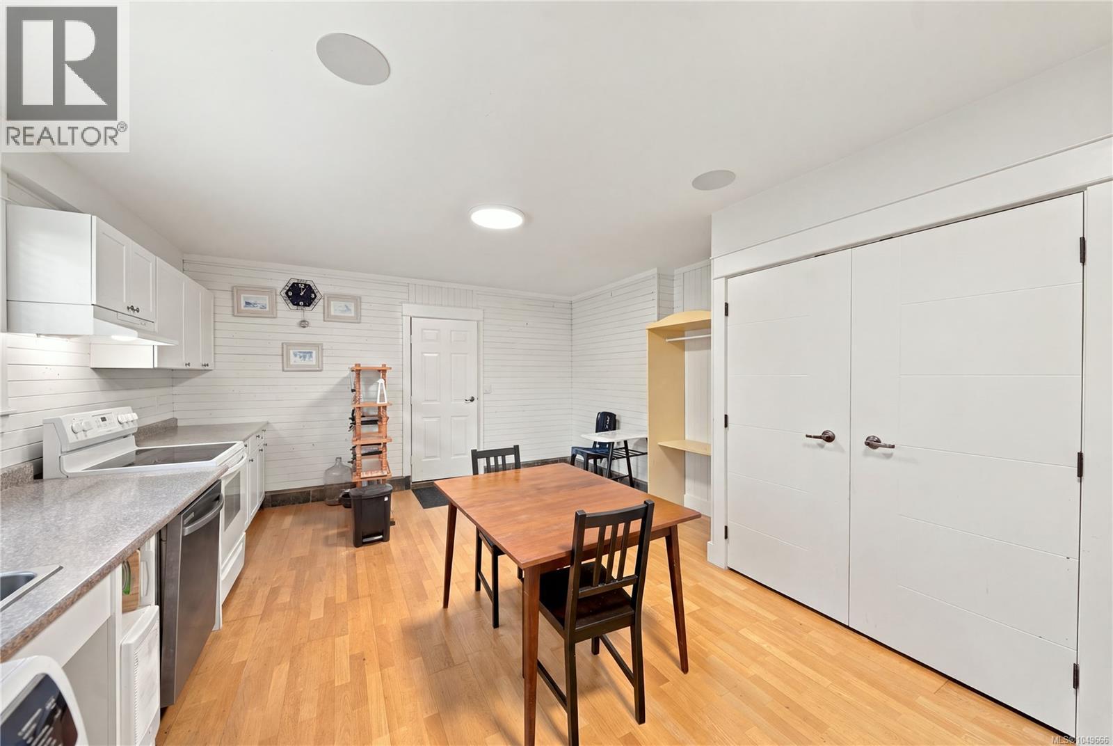 3146 Robin Hood Dr - Image 40