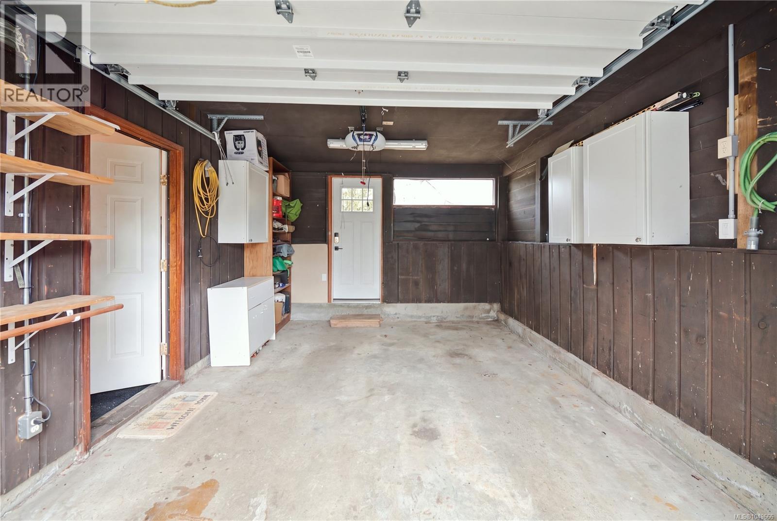 3146 Robin Hood Dr - Image 38