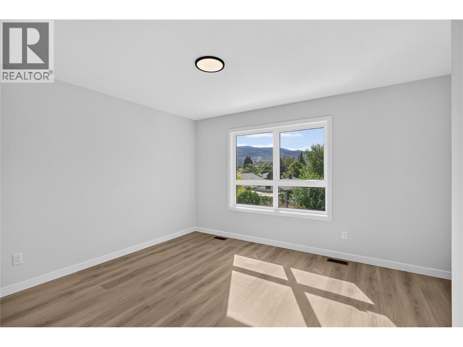 #103 424 Bennett Avenue - Image 11