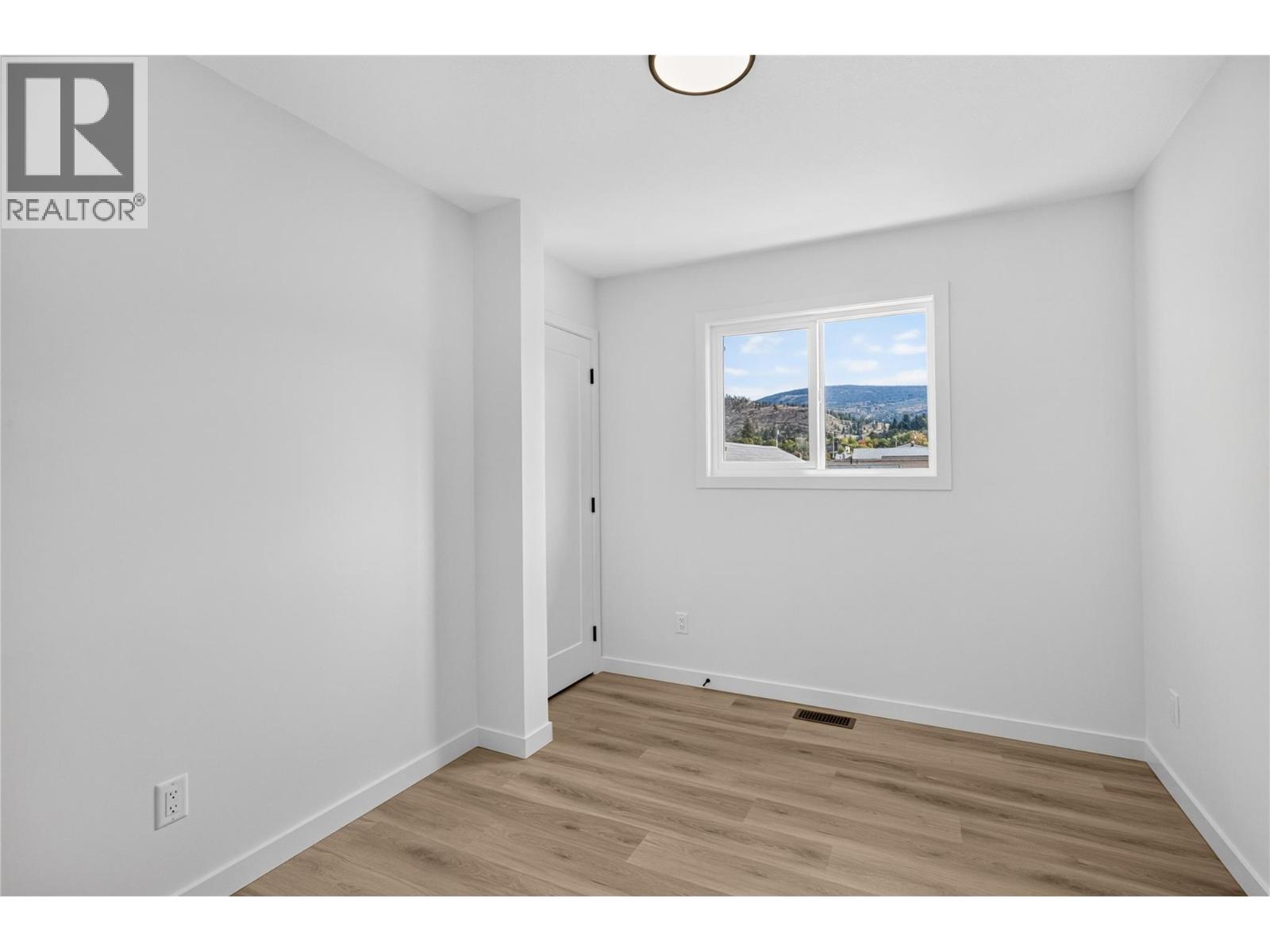 #104 424 Bennett Avenue - 9