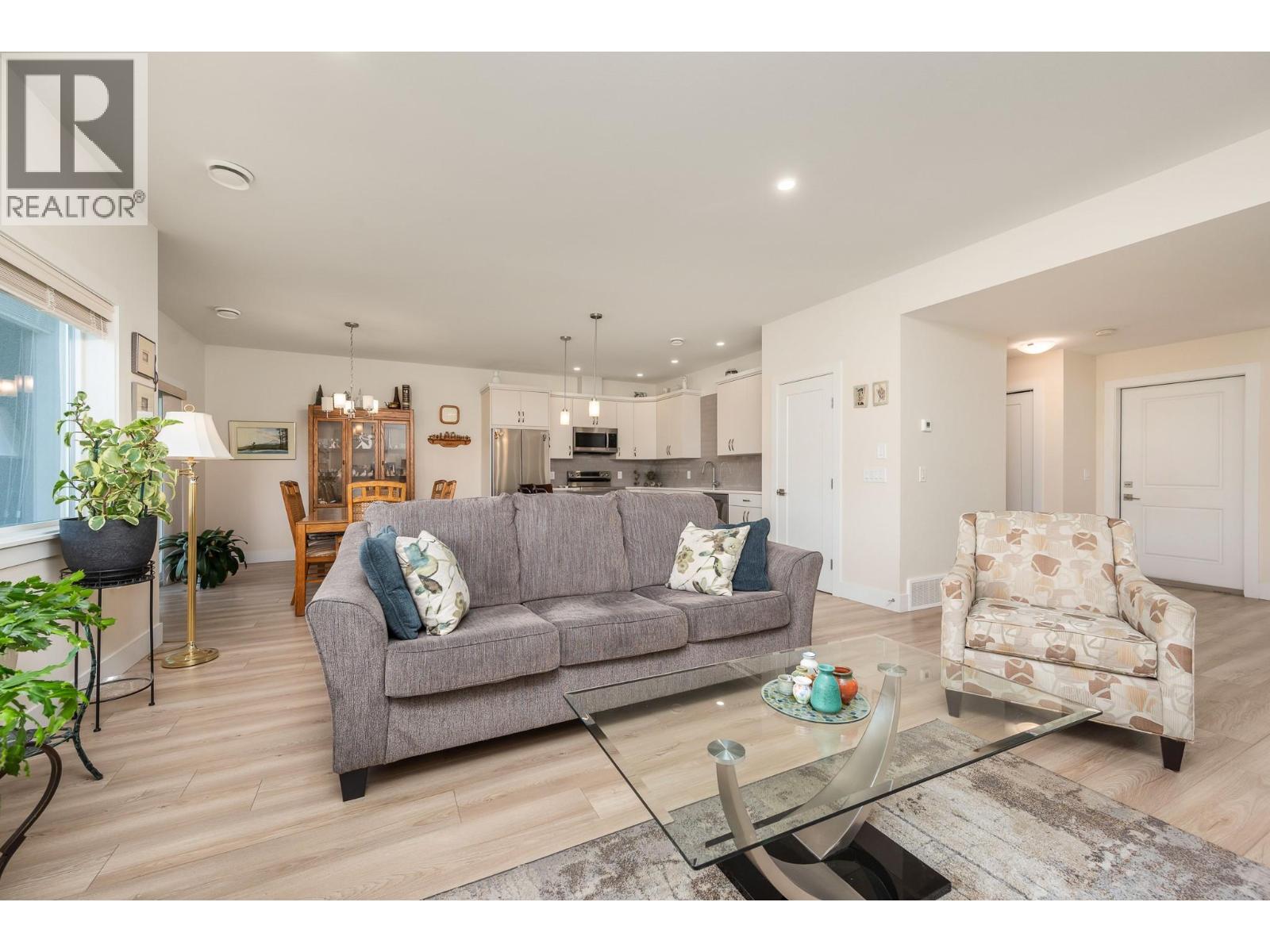 #38 6600 Okanagan Avenue - 8