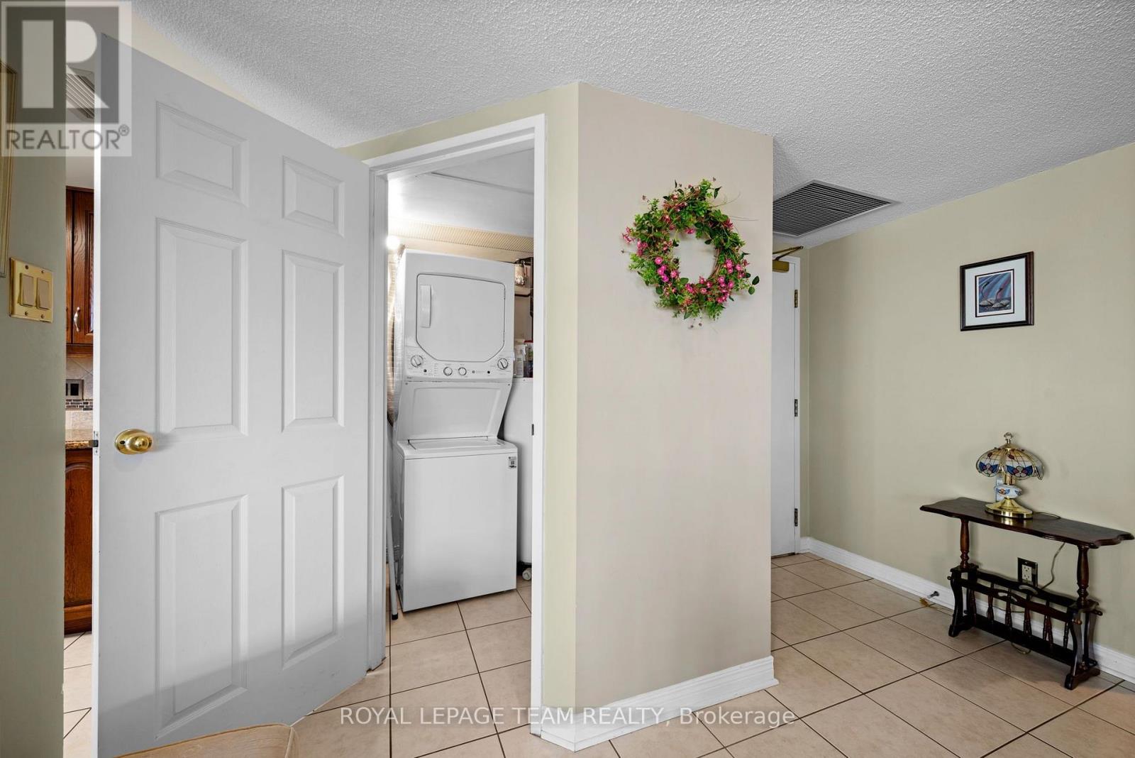406 – 100 GRANT CARMAN DRIVE, Ottawa. Luxury613. By Peter Sagos - Image 30