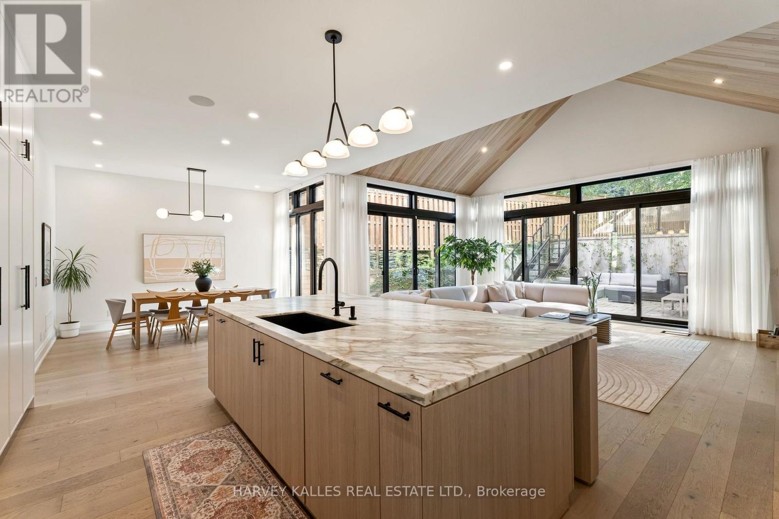 75 LAWRENCE CRESCENT - Image 14