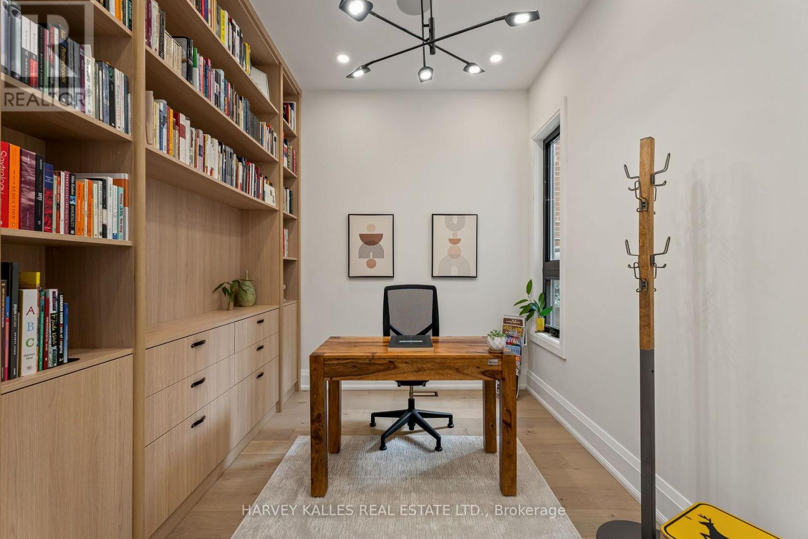 75 LAWRENCE CRESCENT - Image 21