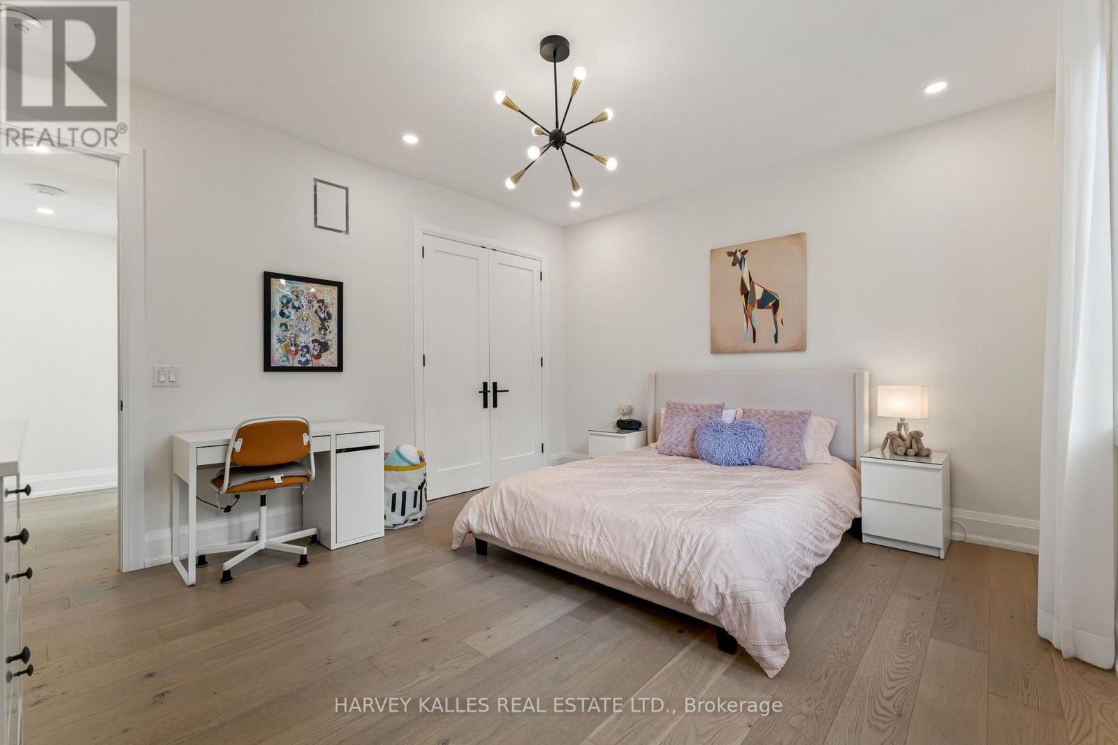 75 LAWRENCE CRESCENT - Image 29