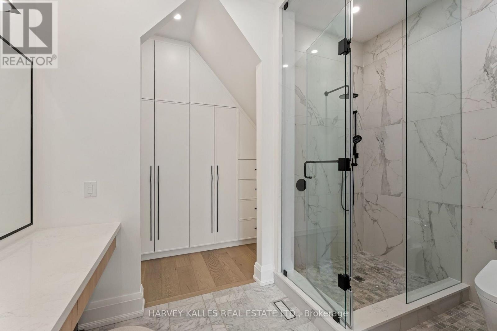 75 LAWRENCE CRESCENT - Image 36