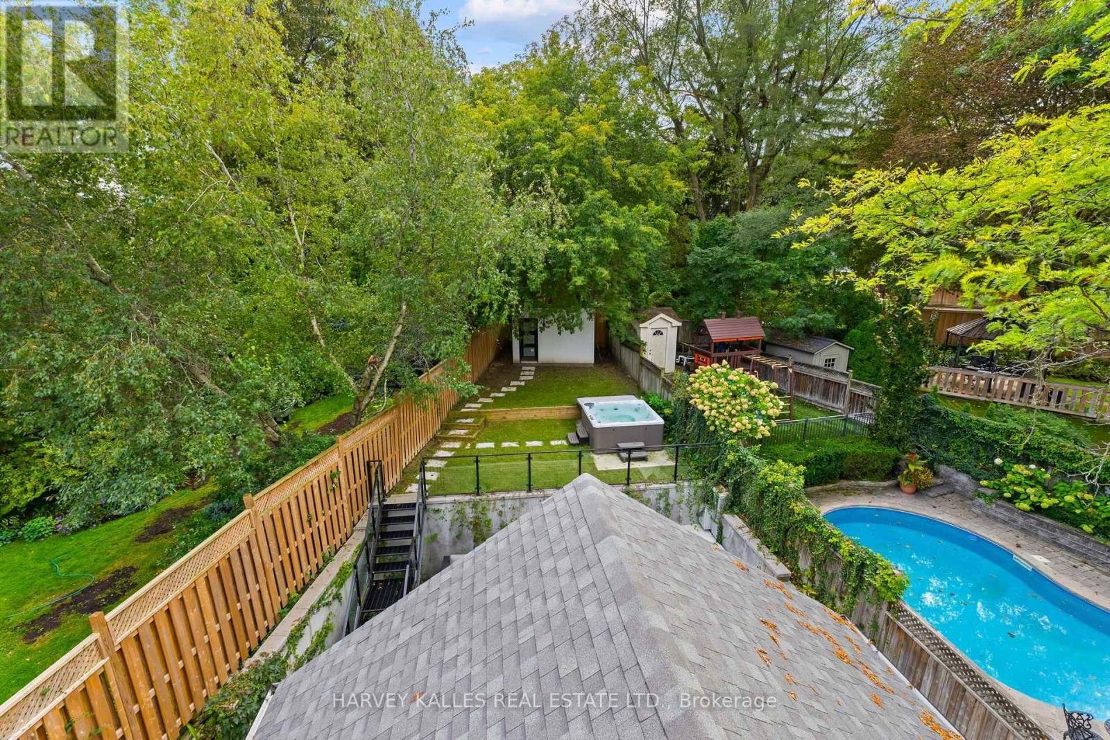 75 LAWRENCE CRESCENT - Image 39