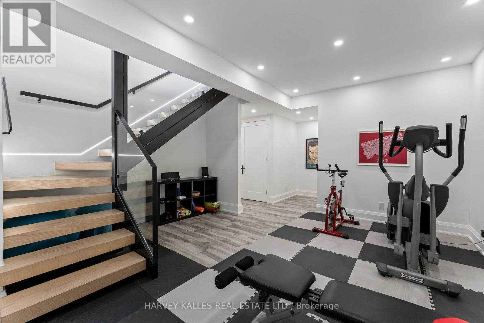 75 LAWRENCE CRESCENT - Image 40