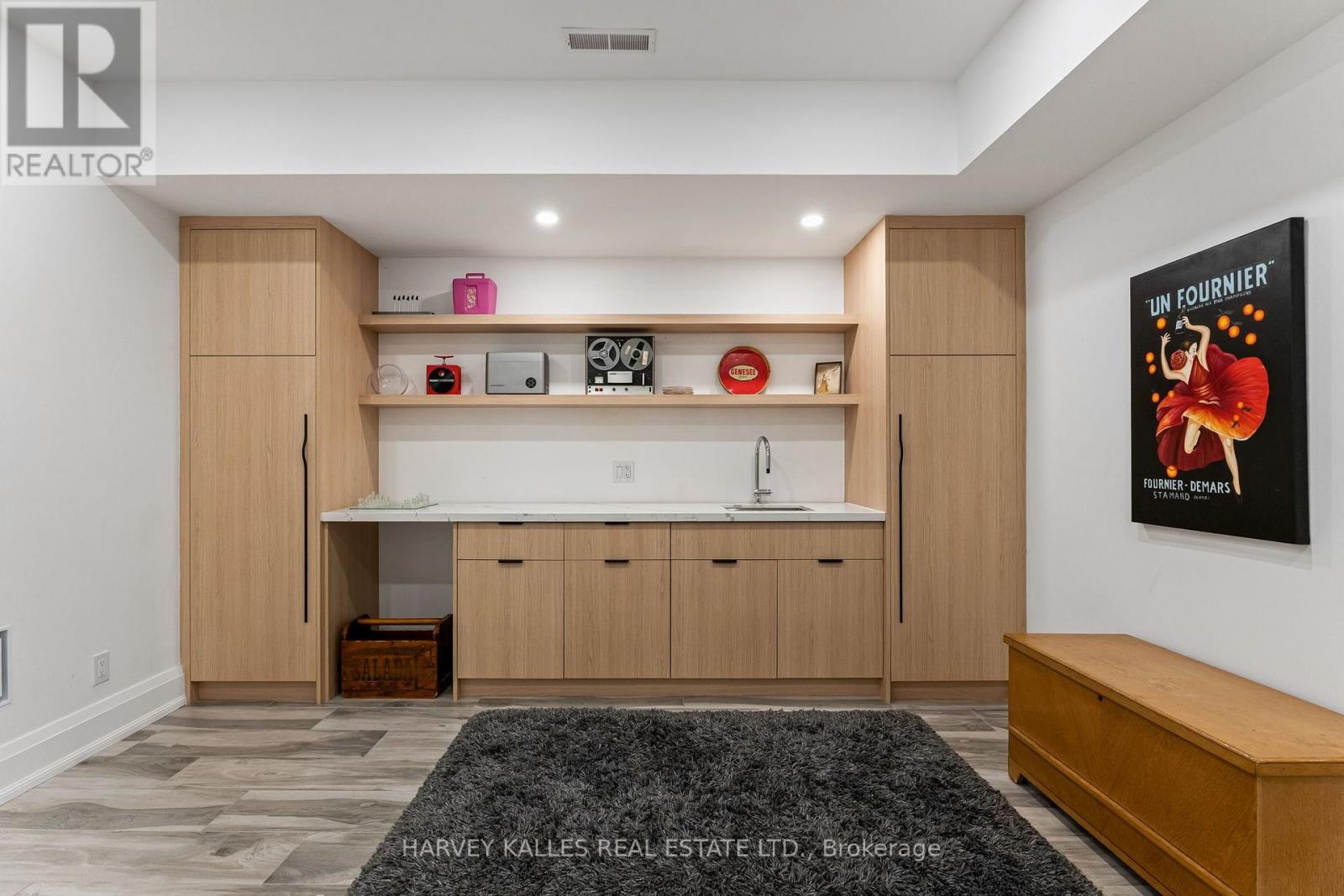 75 LAWRENCE CRESCENT - Image 42