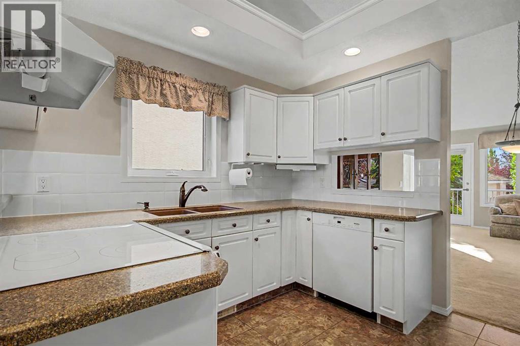 26 Mt Mckenzie Villas SE, McKenzie Lake, Calgary photo 4