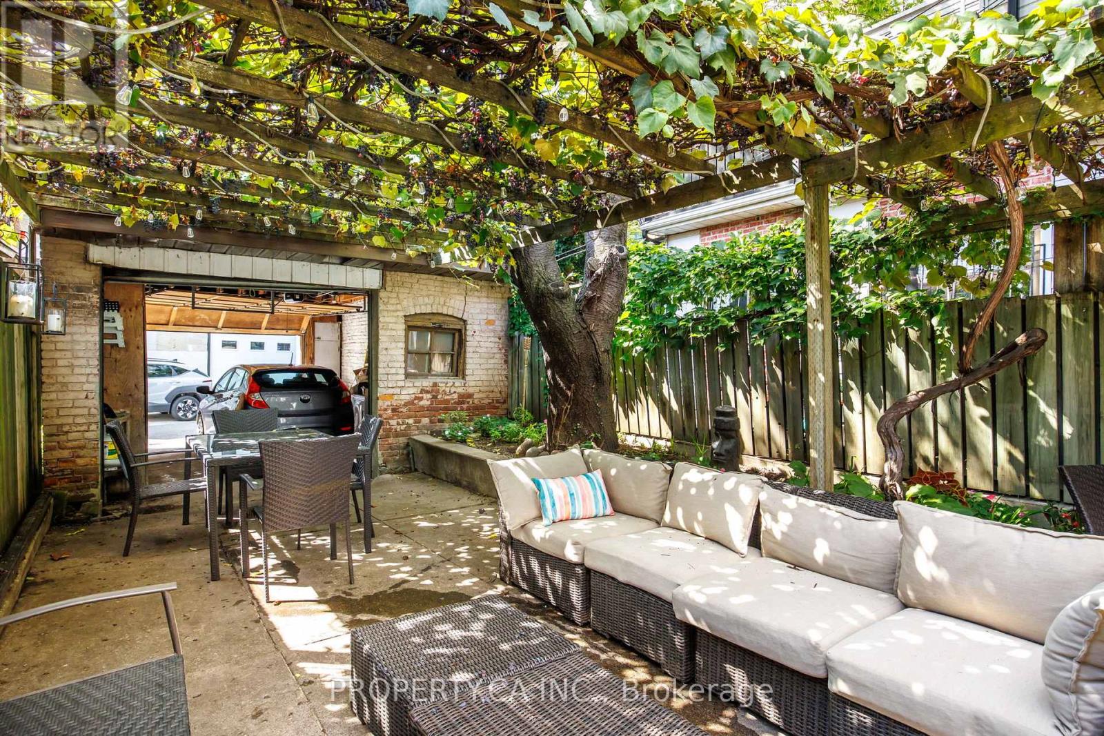 195 NIAGARA STREET - Image 13