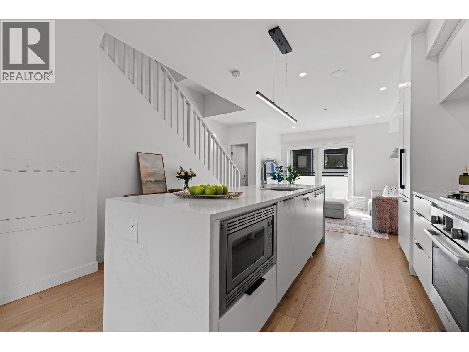 125 649 E 3RD STREET, North Vancouver — photo 6