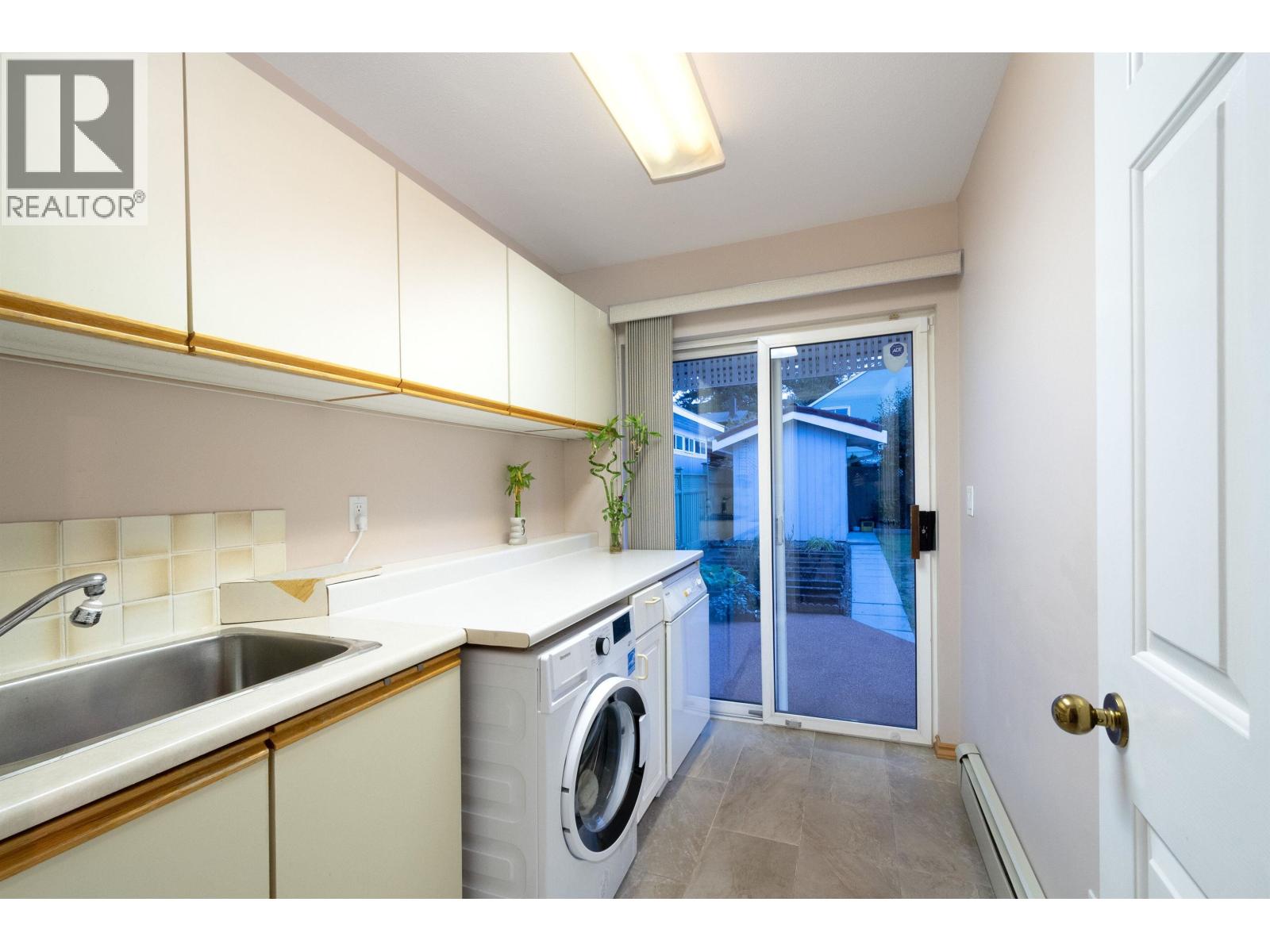 6440 ROSEBERY AVENUE, West Vancouver