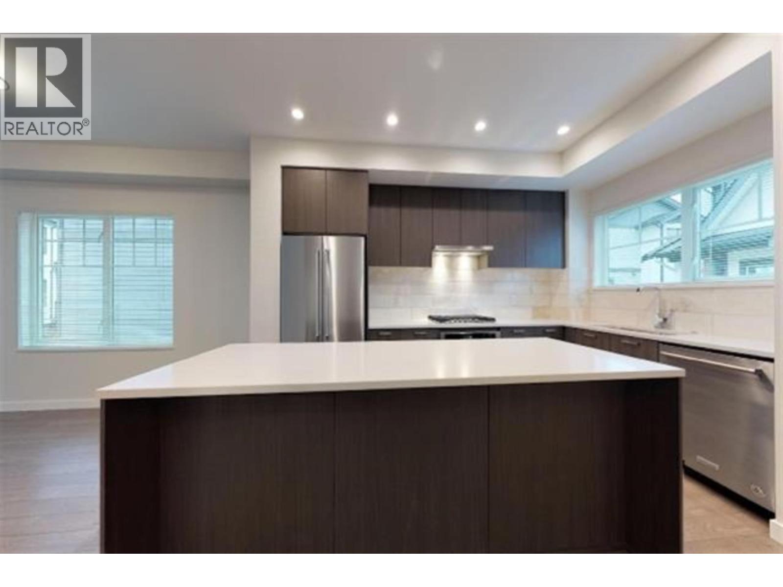 42 19451 SUTTON AVENUE, Pitt Meadows — photo 2