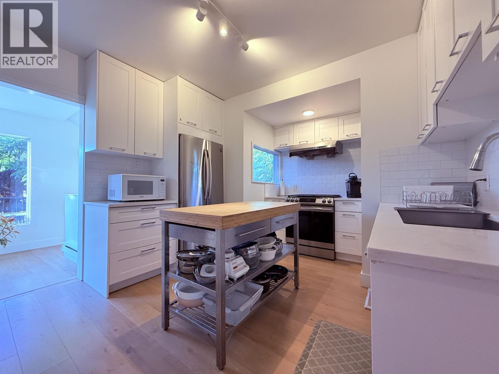 732 E 13TH STREET, North Vancouver — photo 5
