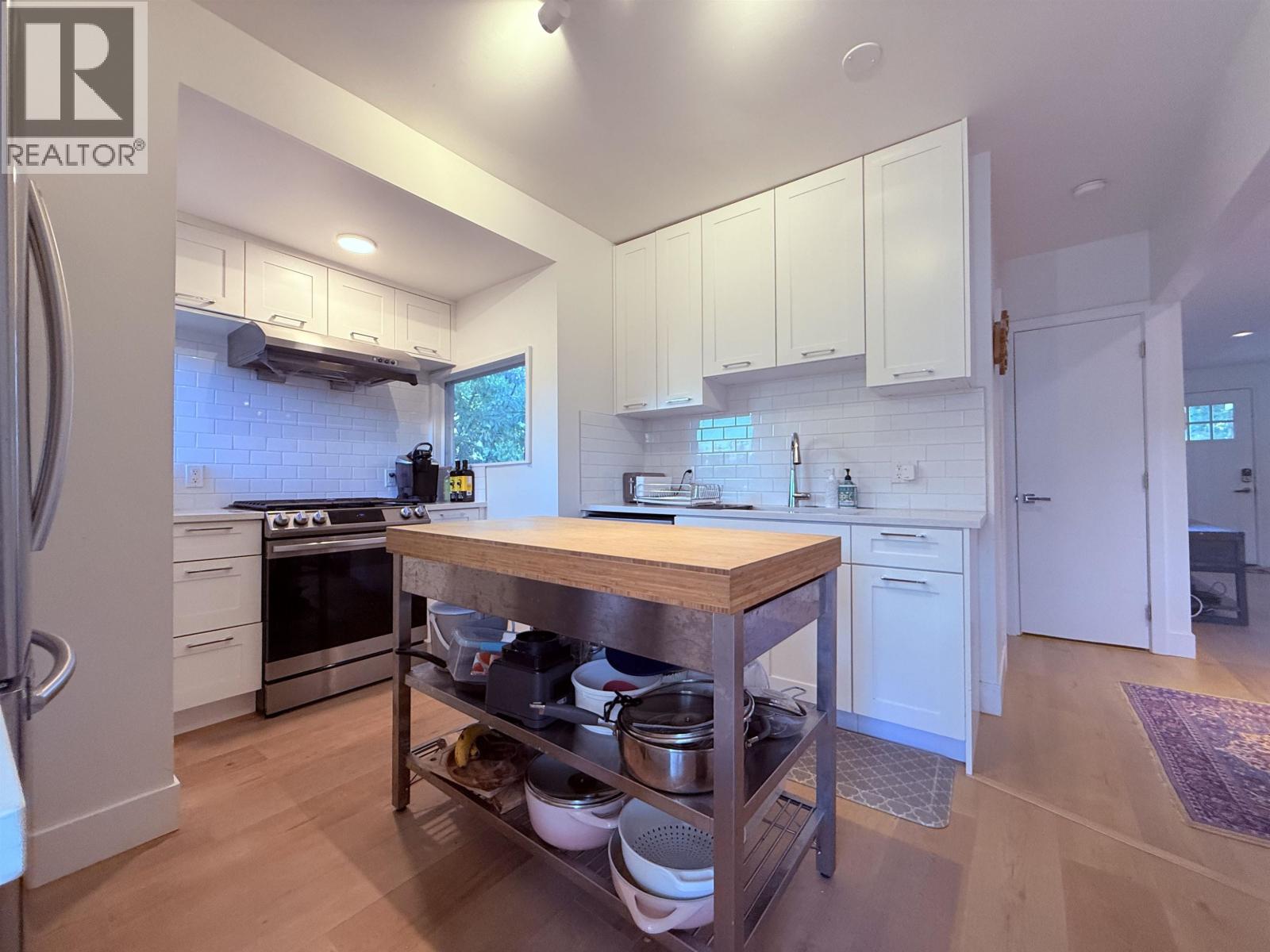732 E 13TH STREET, North Vancouver — photo 6