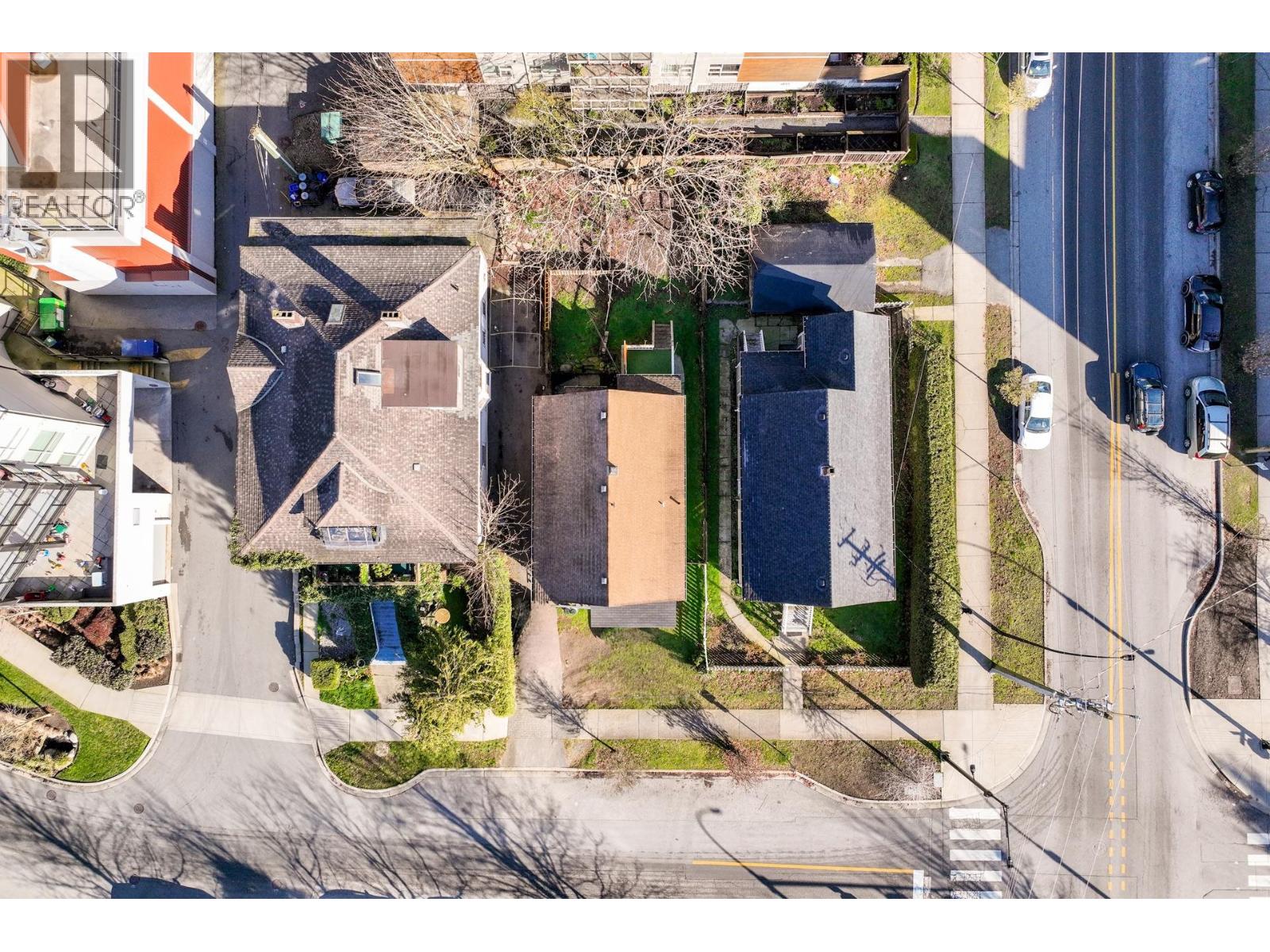 160 E 10TH STREET, North Vancouver — photo 3