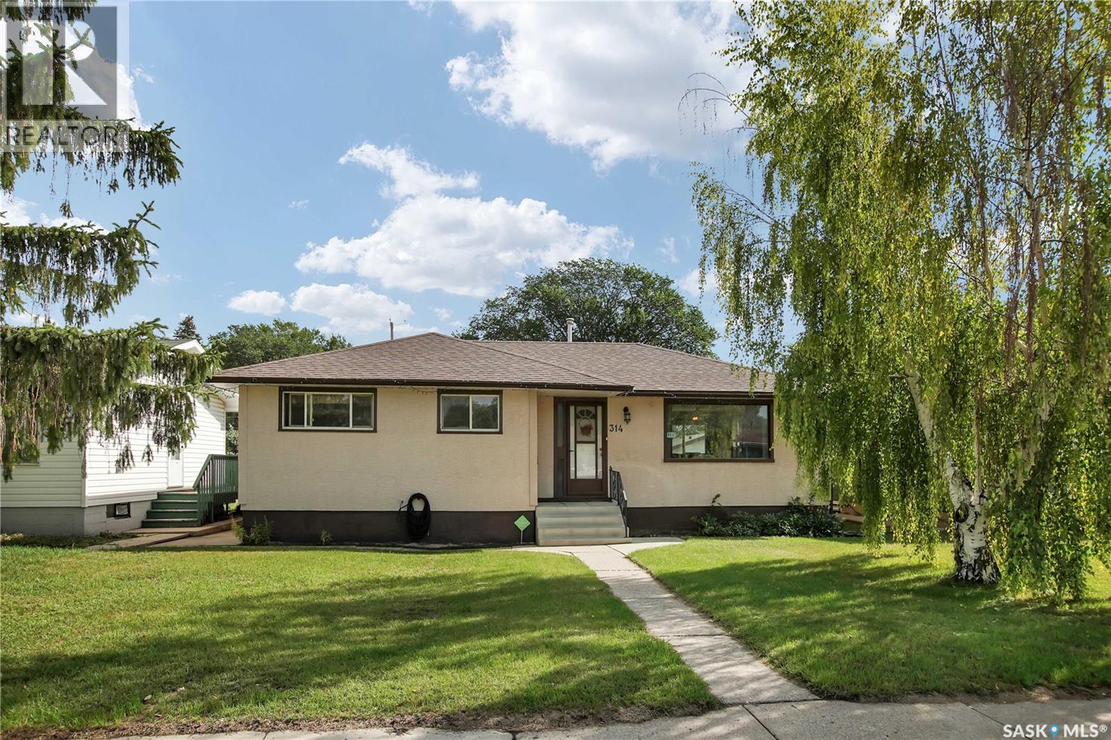 314 U AVENUE N, Saskatoon — photo 1