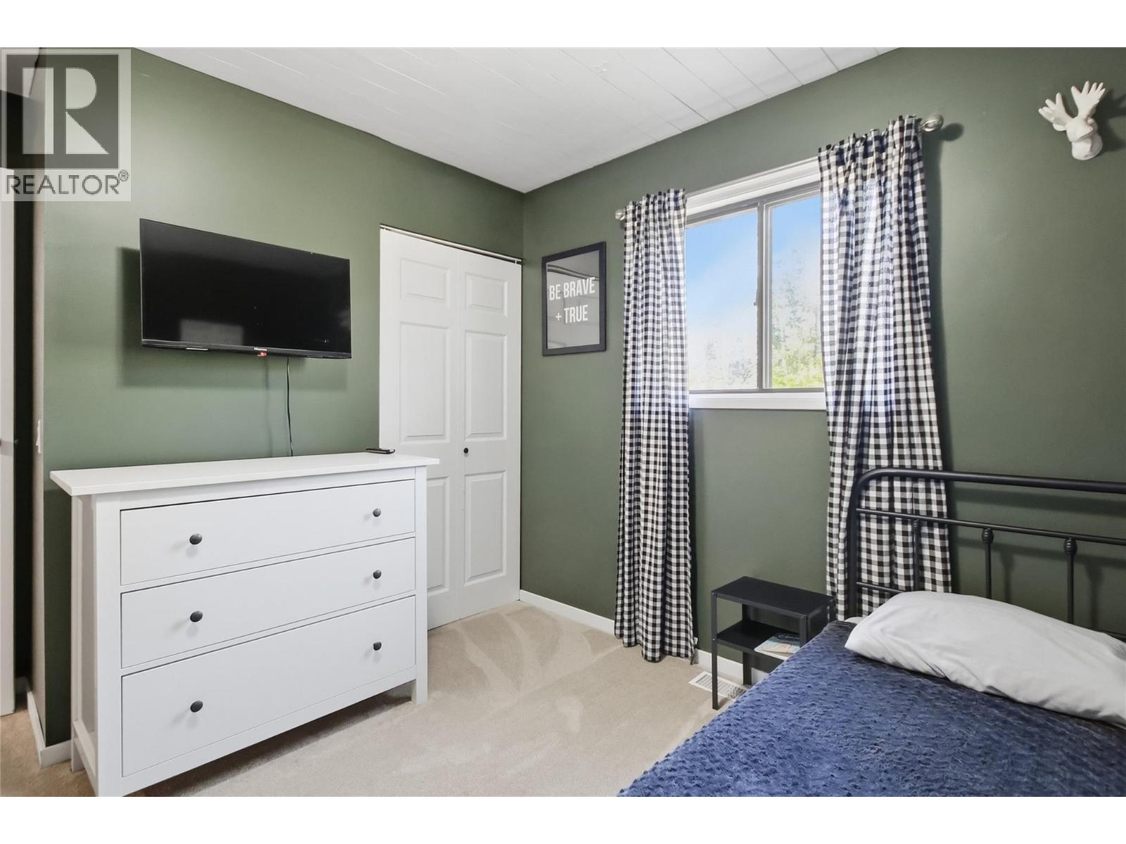 222 GOWAN Drive - 23