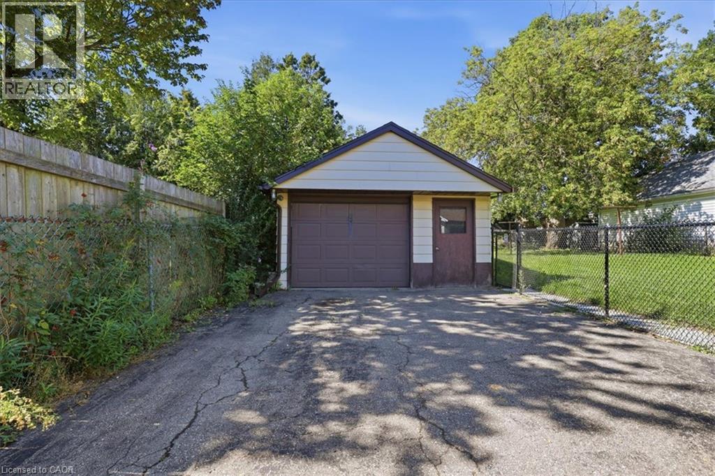 327 HIGHLAND Road E - 33