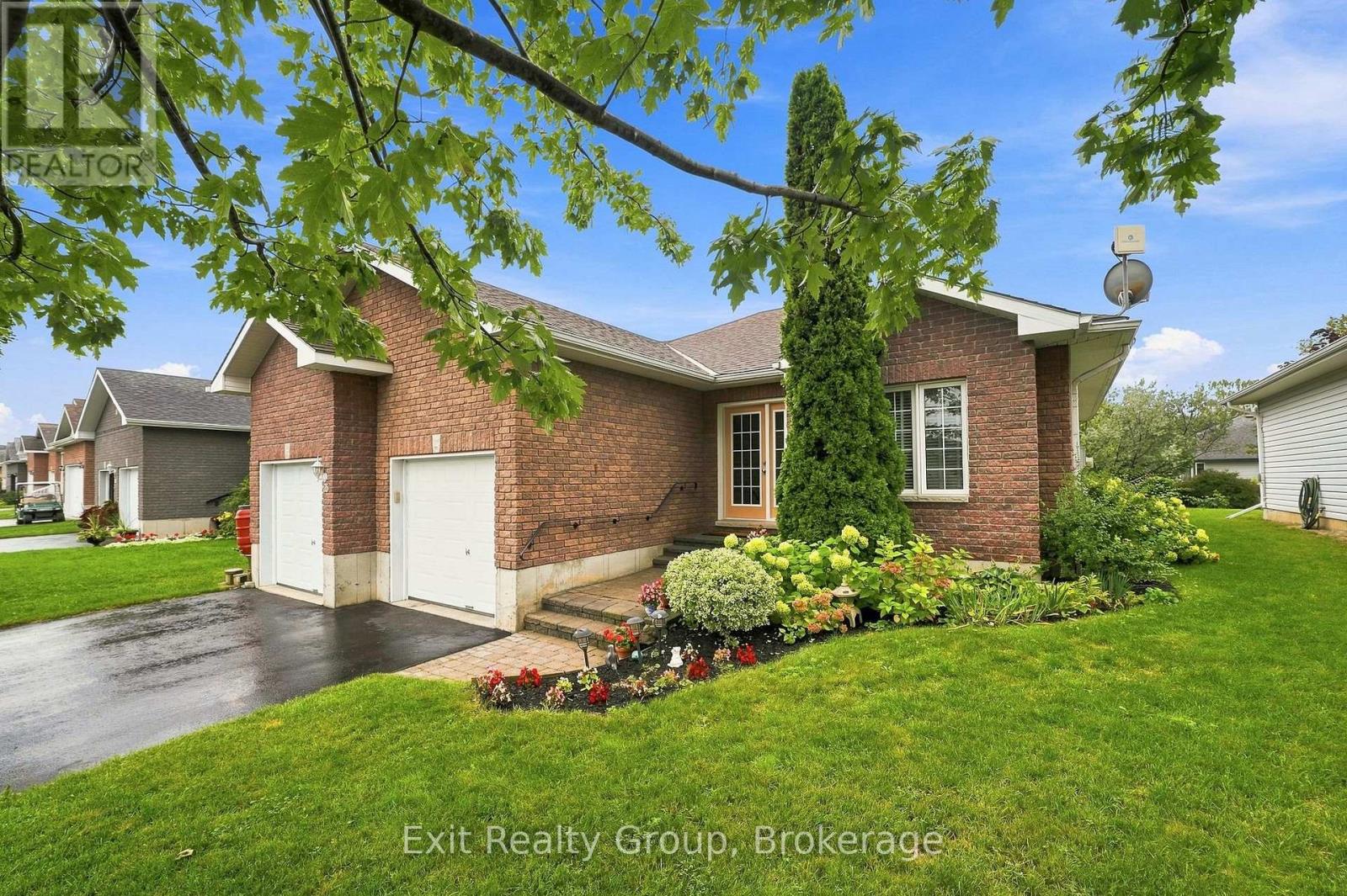 26 ALETHA DRIVE, Prince Edward County (Wellington Ward) — photo 2