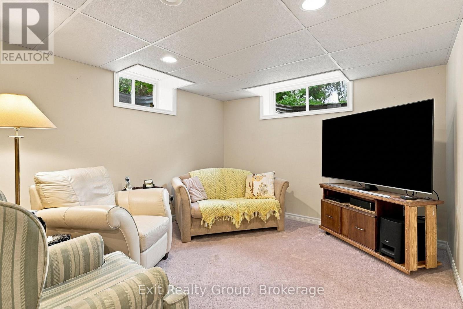 26 ALETHA DRIVE - 32