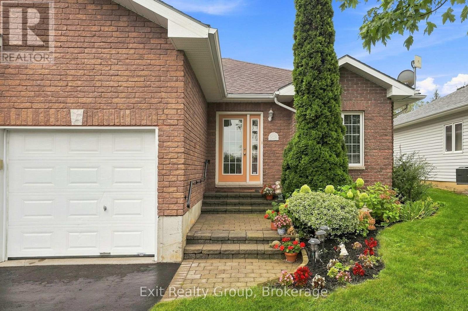 26 ALETHA DRIVE, Prince Edward County (Wellington Ward) — photo 4