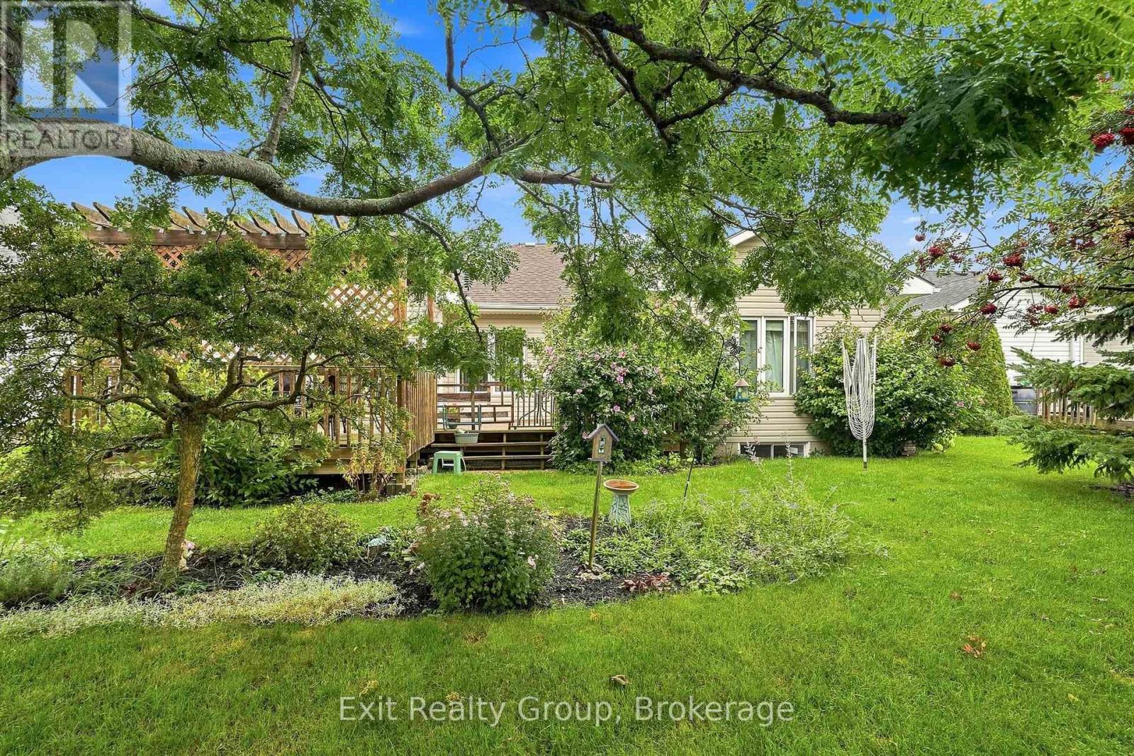 26 ALETHA DRIVE - 44