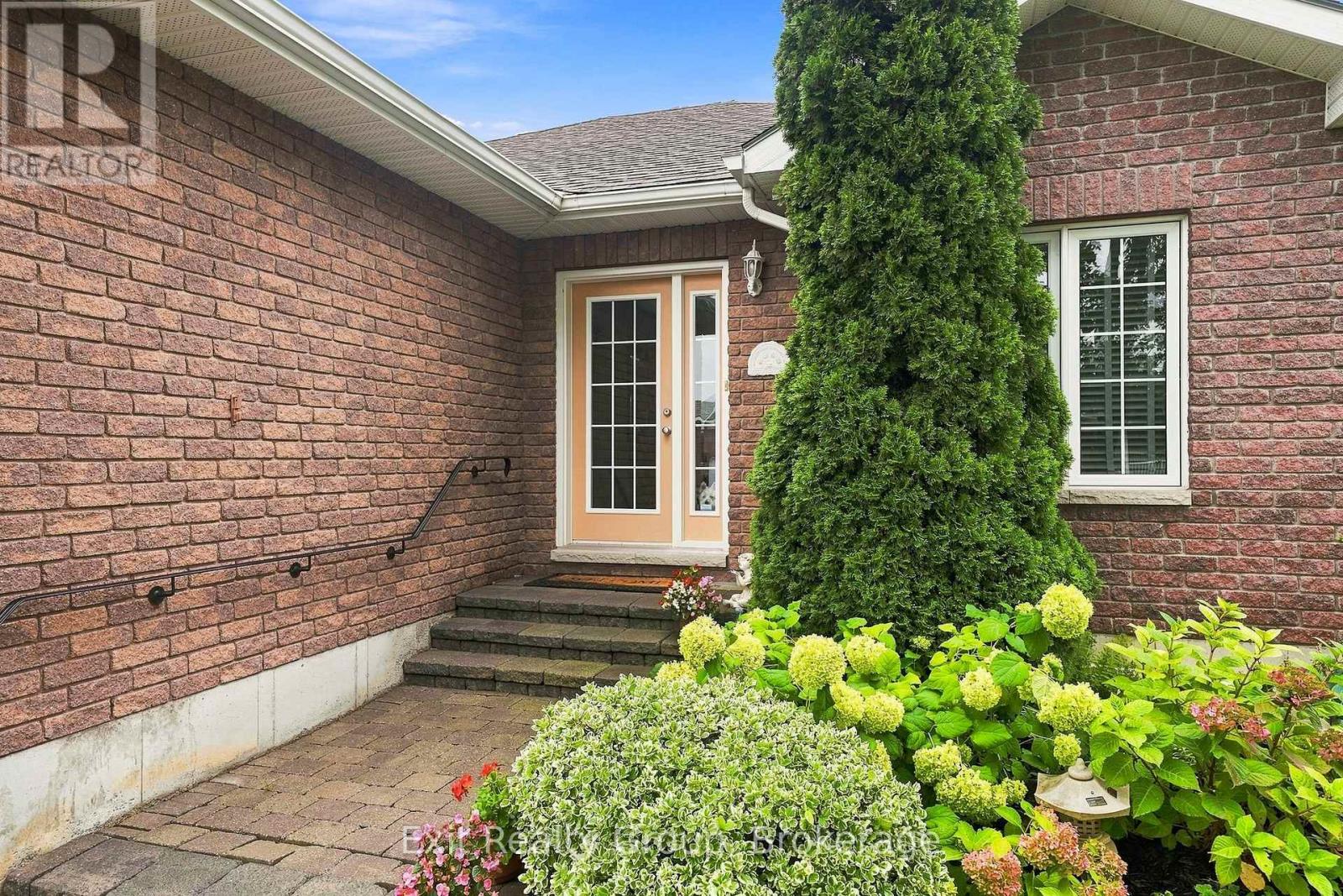 26 ALETHA DRIVE, Prince Edward County (Wellington Ward) — photo 5