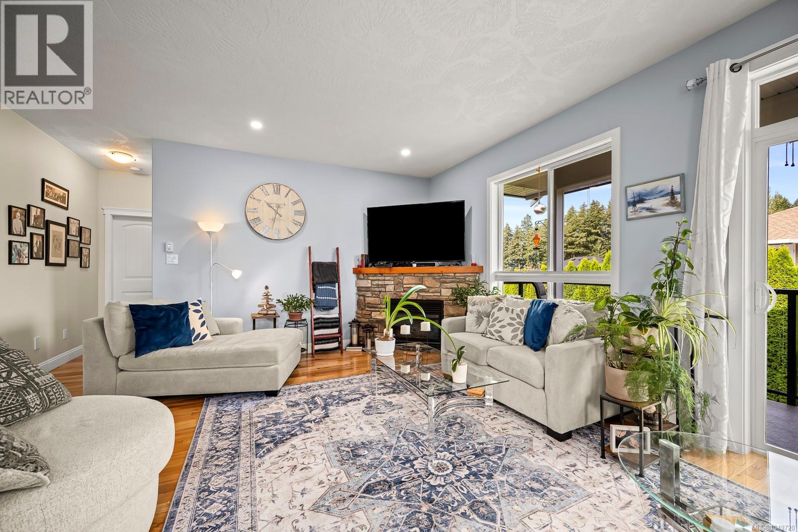 2462 Canuck Pl - Image 15