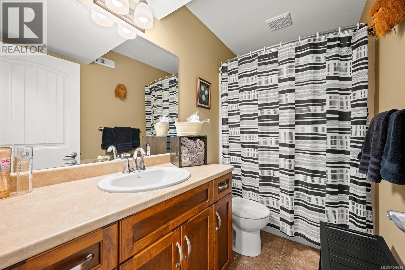 2462 Canuck Pl - Image 37