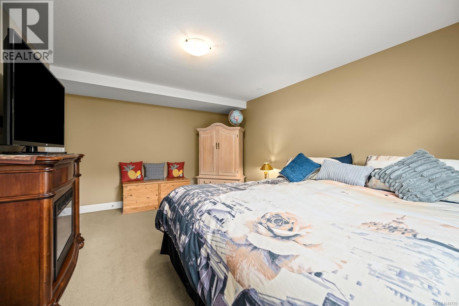 2462 Canuck Pl - Image 39