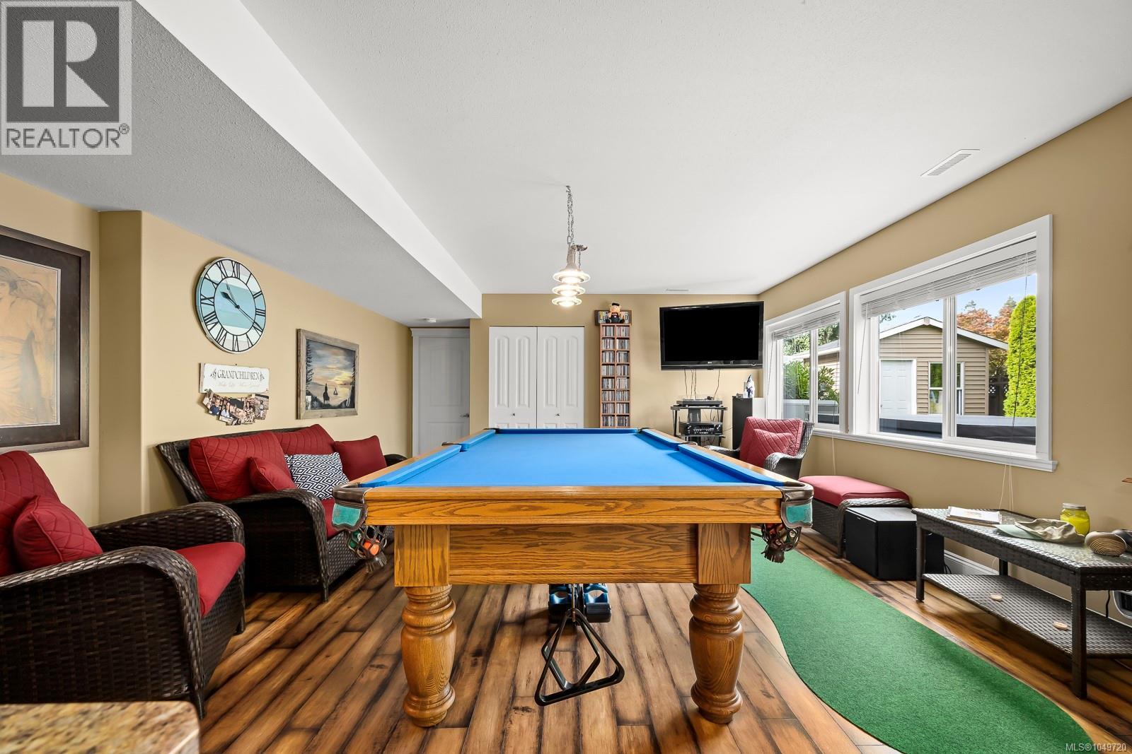 2462 Canuck Pl - Image 44