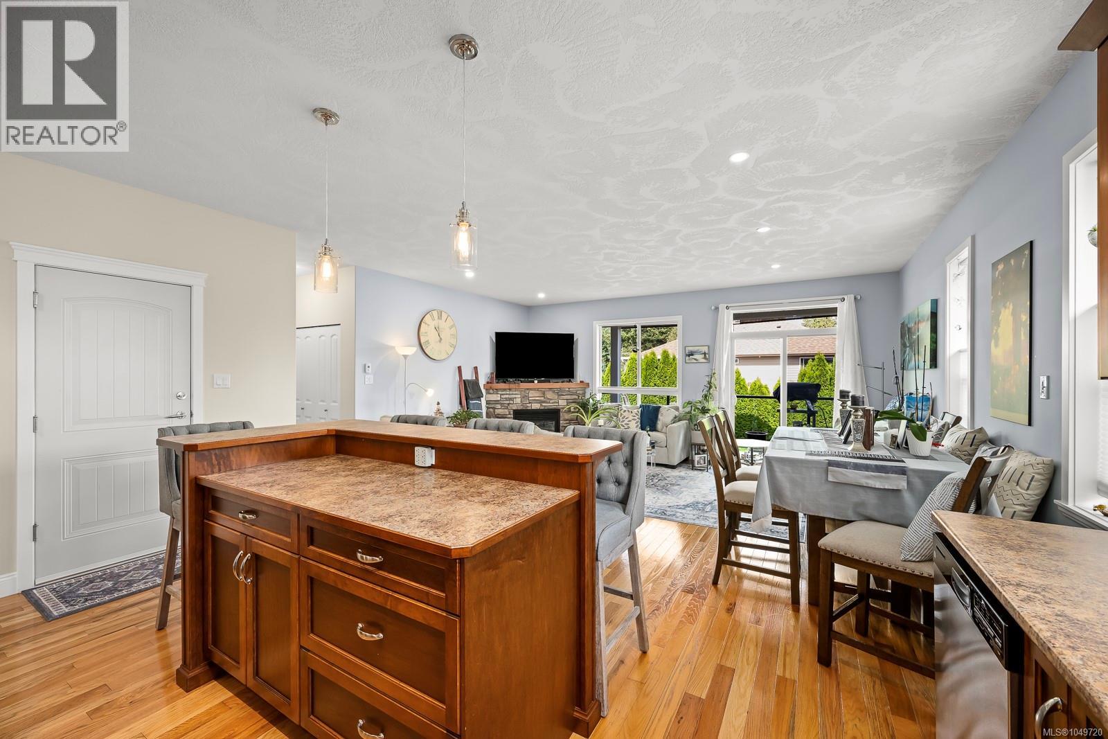 2462 Canuck Pl - Image 7