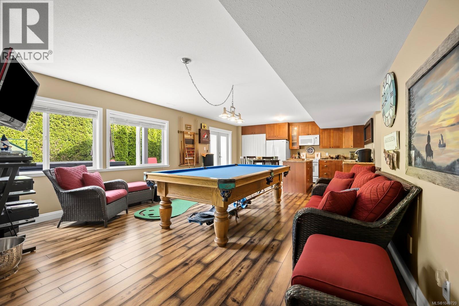 2462 Canuck Pl - Image 42