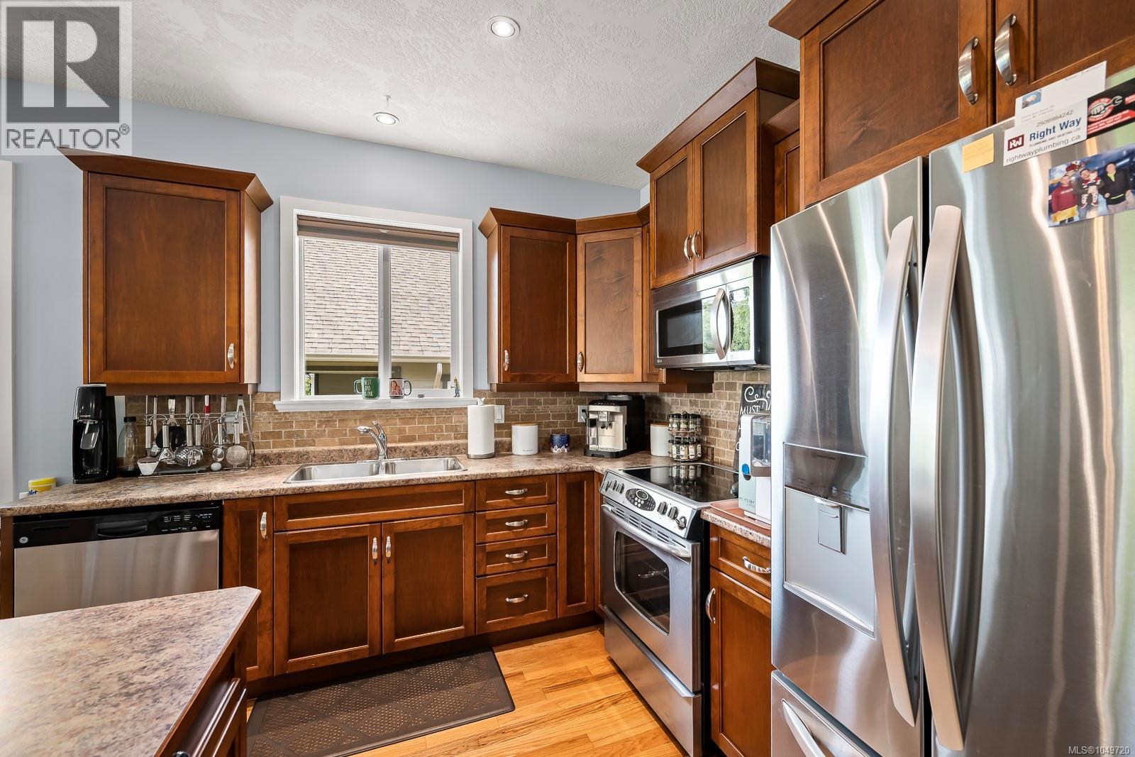 2462 Canuck Pl - Image 4