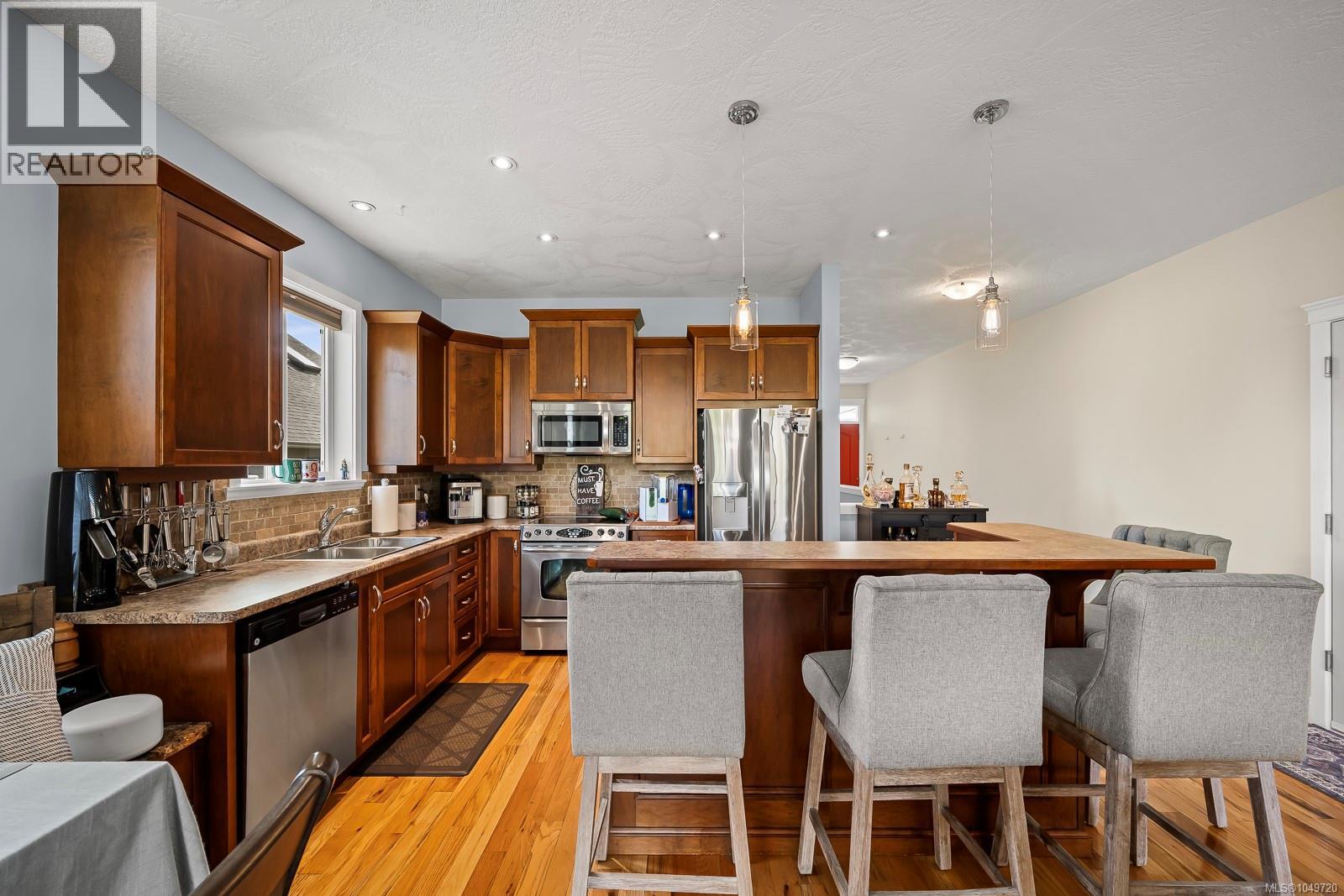 2462 Canuck Pl - Image 8