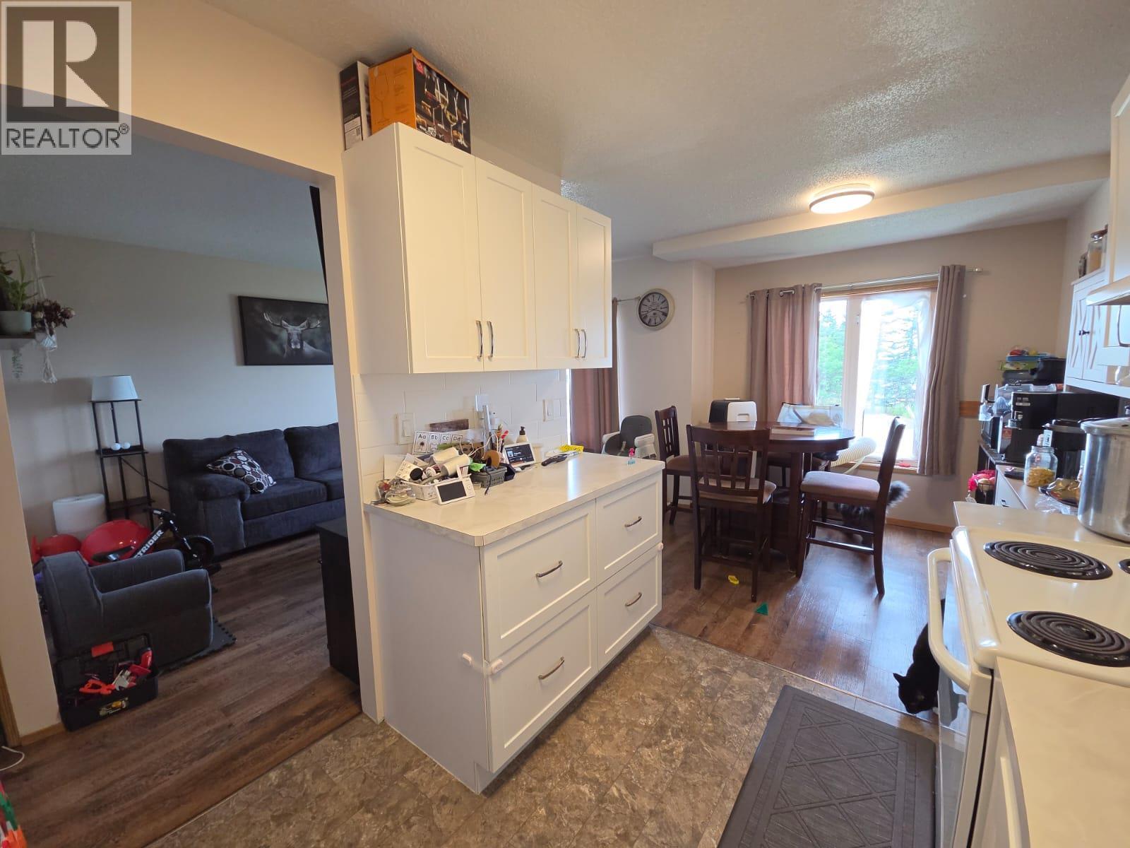 4911/4913 56 Avenue, Pouce Coupe — photo 7