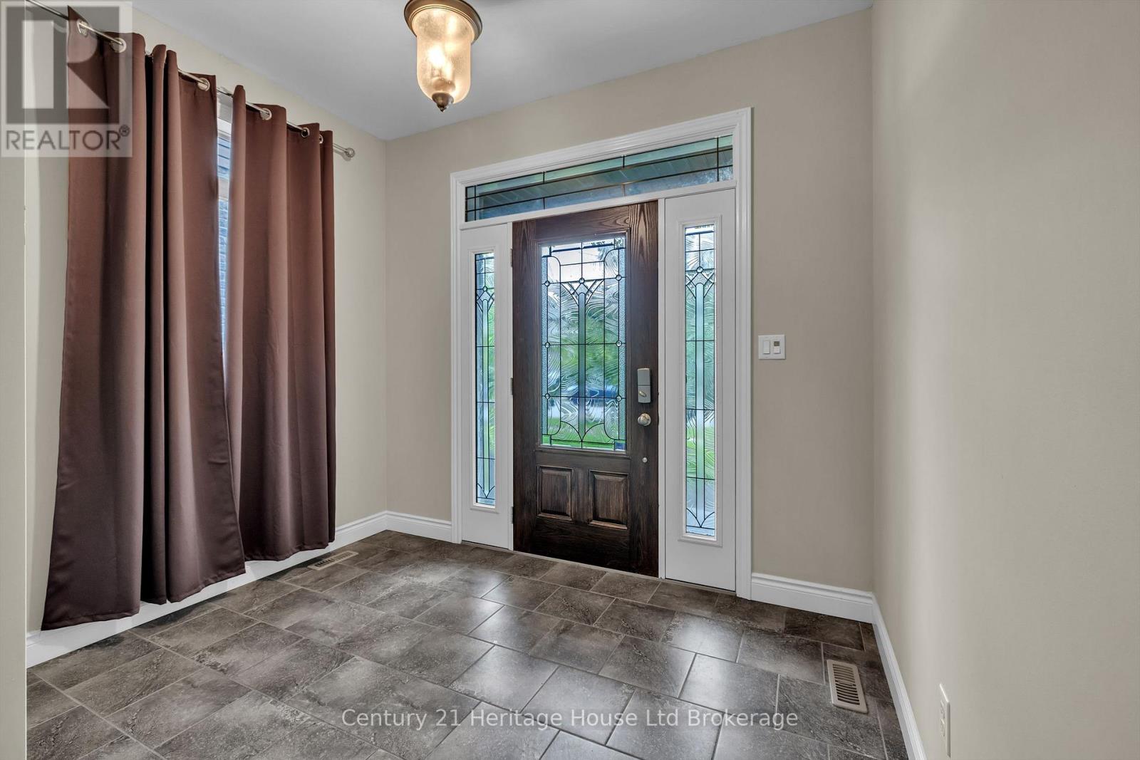 472 FAIRWAY ROAD, Woodstock (Woodstock - North) — photo 4