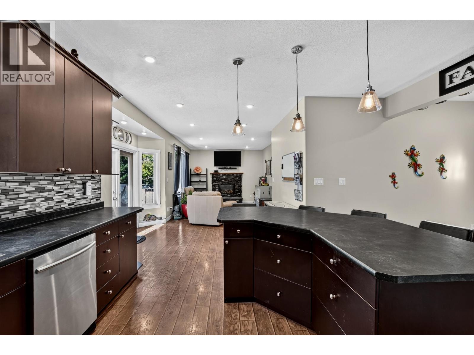 7653 LOEDEL CRESCENT - 13