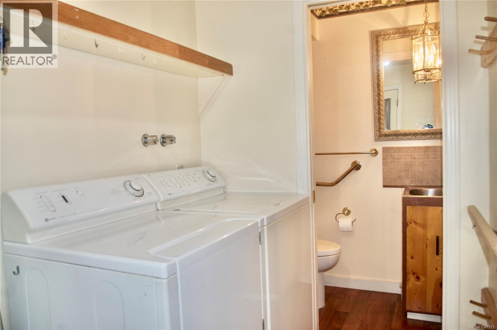  3941 Raymond Street South, Saanich