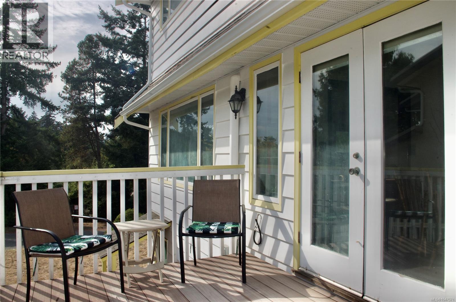  3941 Raymond Street South, Saanich