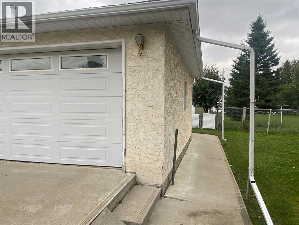 415 1 Avenue NW, Sundre — photo 6