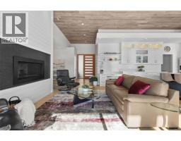 5pc Ensuite bath - 9438 Ledgestone Road, Lake Country, BC V4V0A4 Photo 17