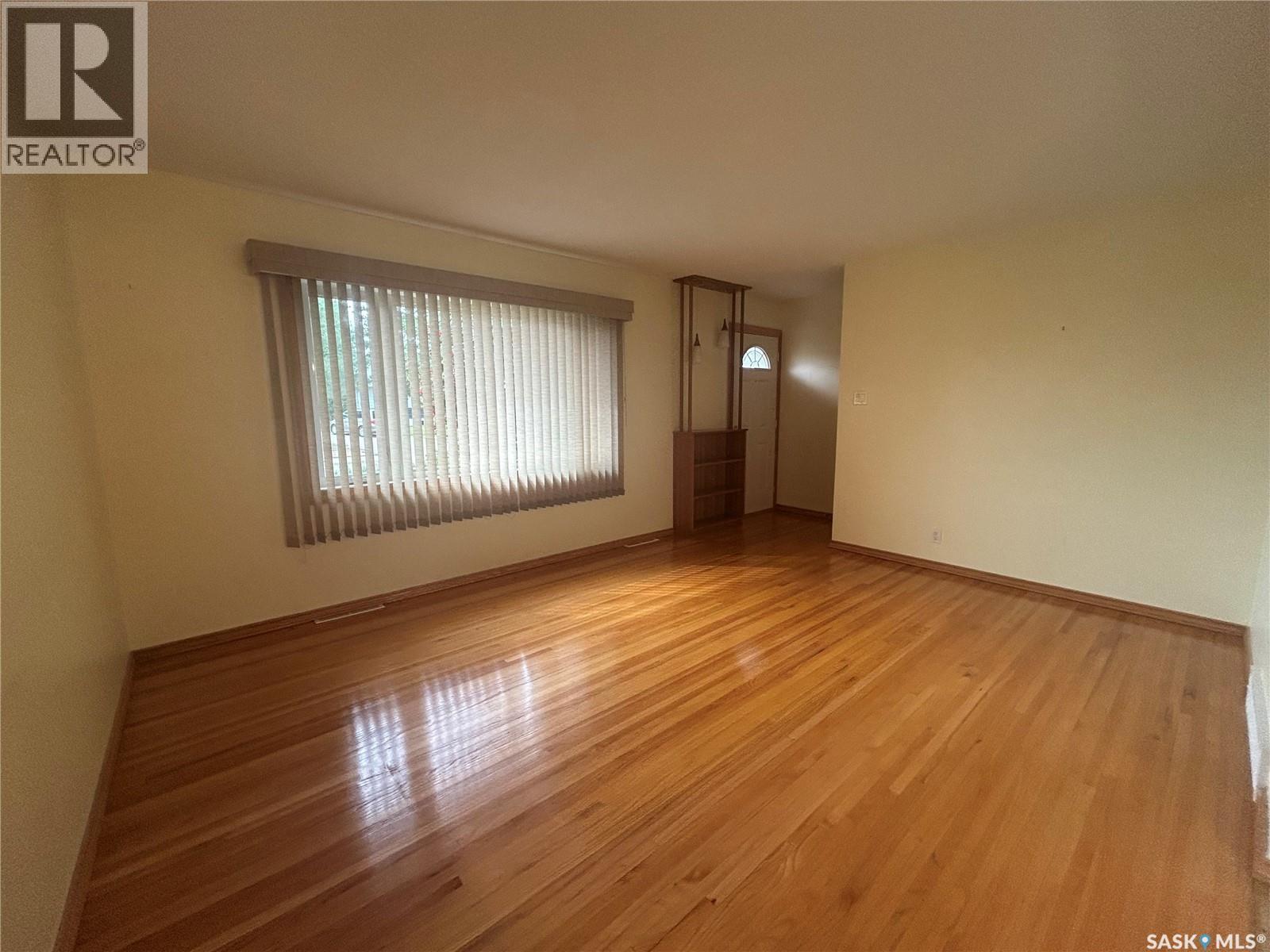 706 Vaughan STREET W, Moose Jaw — photo 2