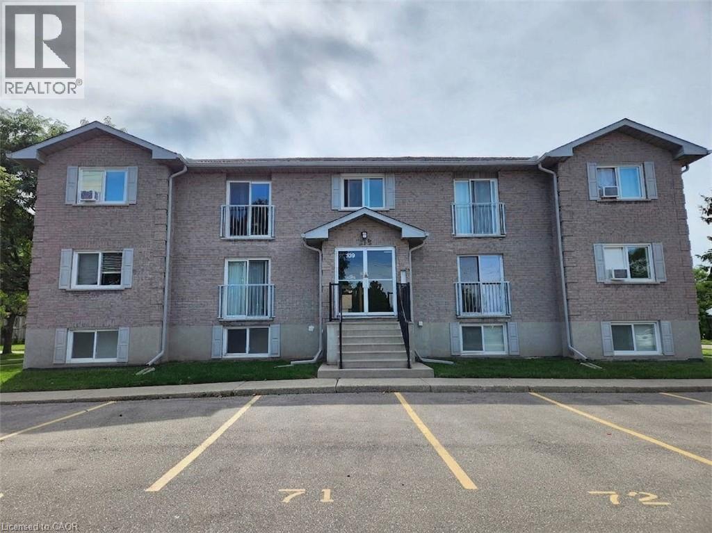 329 NORTHLAKE Drive Unit# 6, Waterloo — photo 2