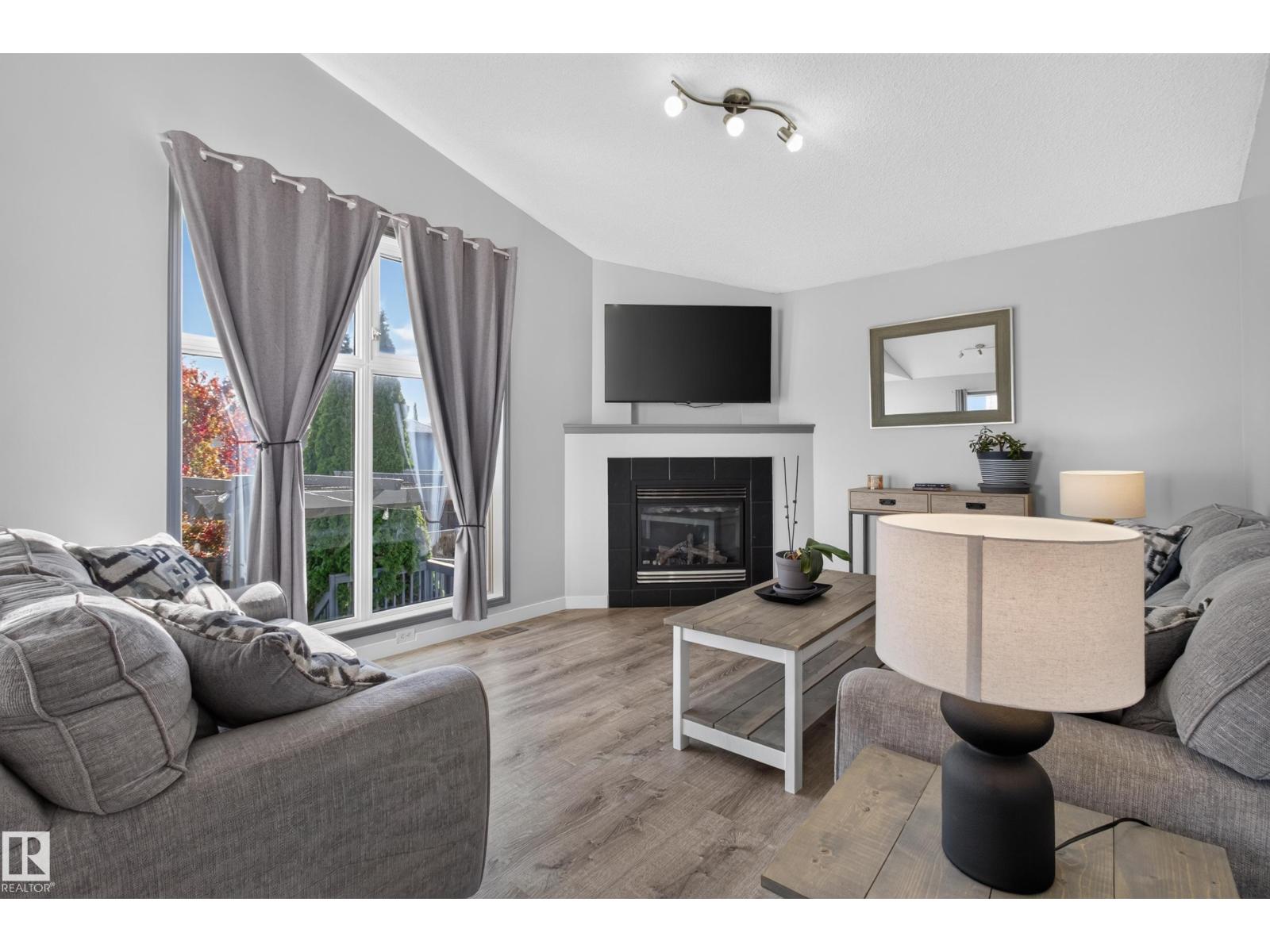 443 FOXBORO WY - 23
