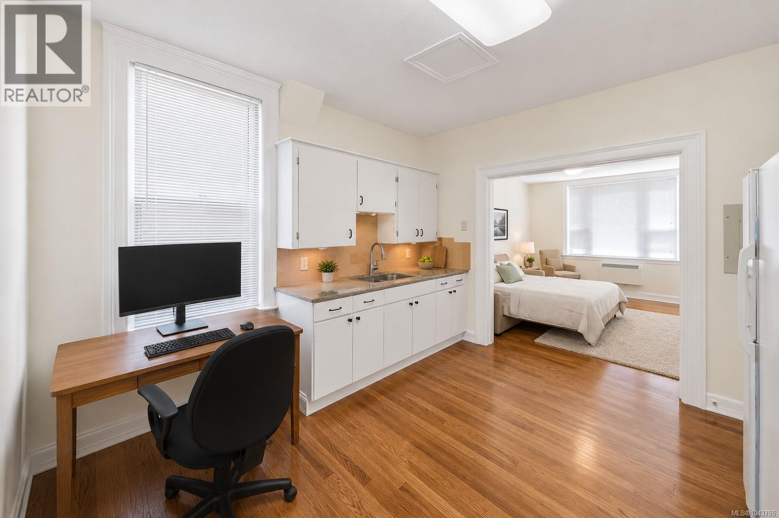 1120 Caledonia Ave, Victoria — photo 3