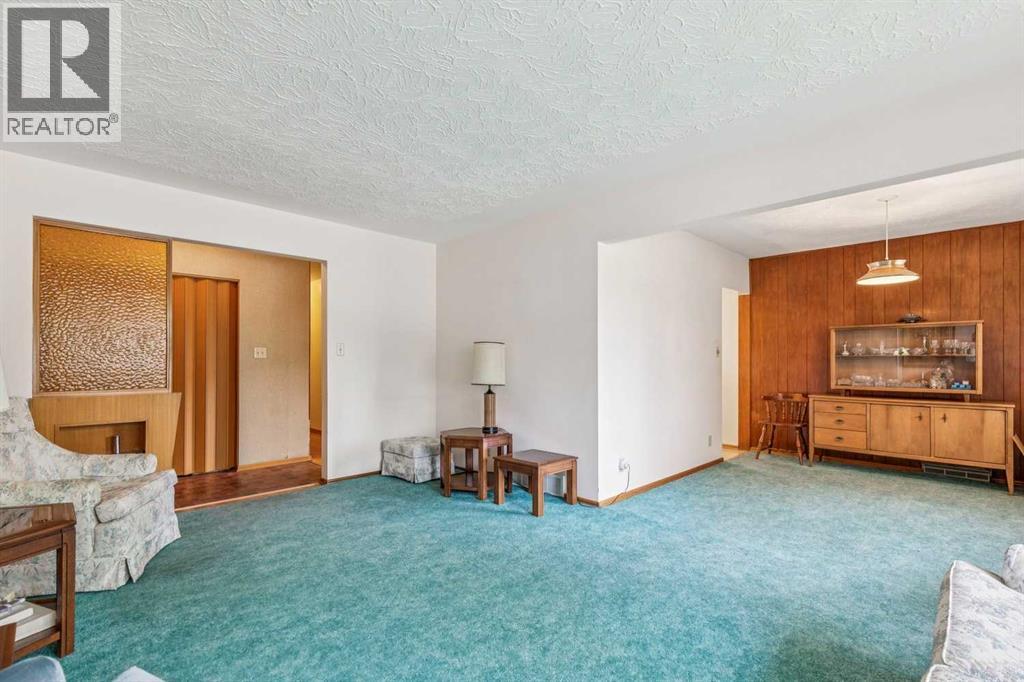 28 Gainsborough Drive SW, Calgary — photo 7